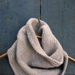 Красивый бактус спицами