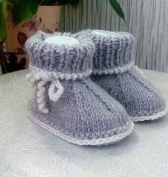 Очаровательные пинетки спицами