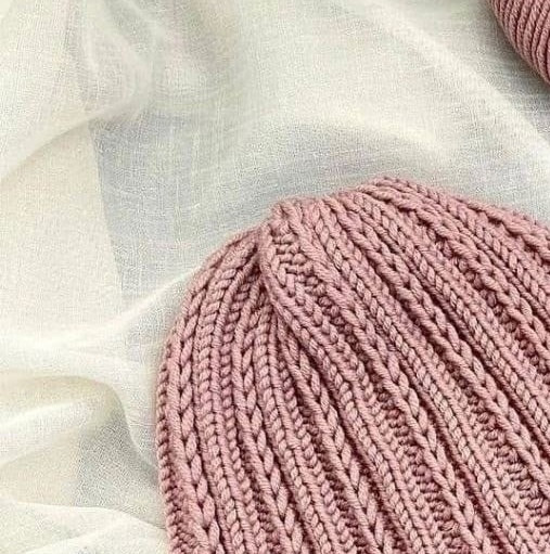 Демисезонная шапка спицами Демисезонная шапка спицами