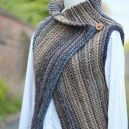 Женский жилет спицами