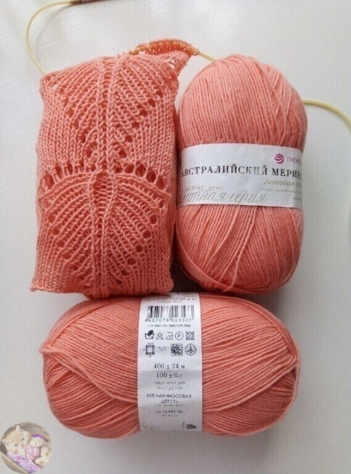 Коралловый джемпер спицами