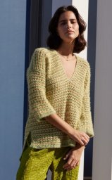 Стильный пуловер из двух видов пряжи