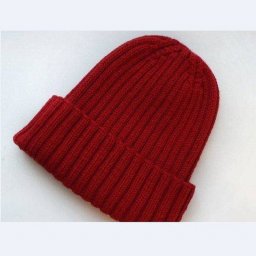 Шапка-резинка с небанальной макушкой