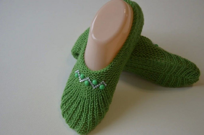 Зеленые следки спицами из пряжи Nako Зеленые следки спицами из пряжи Nako