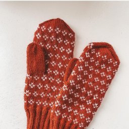 Симпатичные варежки жаккардом