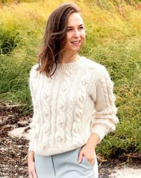 Джемпер узором с косами и шишечками