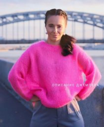 Яркий розовый джемпер, вяжем спицами