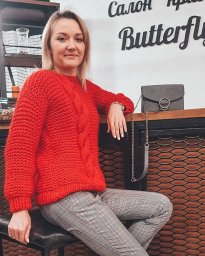 Красный джемпер узор с косой, вяжем спицами