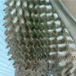 Необычный узор для любителей вязать спицами