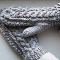 Вяжем варежки с косичками