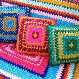 Яркая наволочка крючком