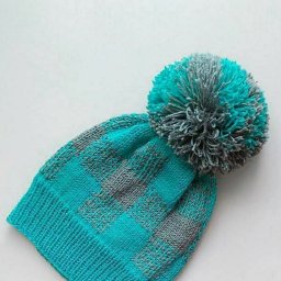 Красивая шапочка с простым узором