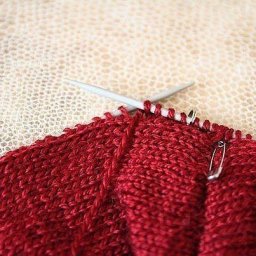 Учимся вязать рукав сверху