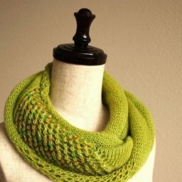 Интересный снуд спицами - тепло и красиво!
