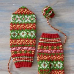 Яркие варежки спицами