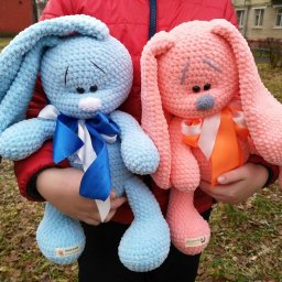 Вяжем модного плюшевого зайку!