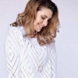 Белый джемпер спицами