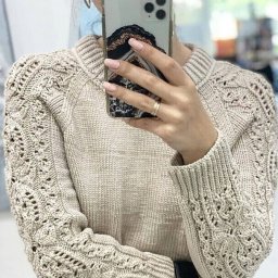 Интересные идеи для рукавов, связанных спицами