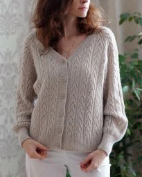 Нежный кардиган спицами, вяжем из мохера