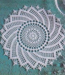 Вязаная крючком салфетка