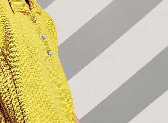 Стильный пуловер свободного фасона