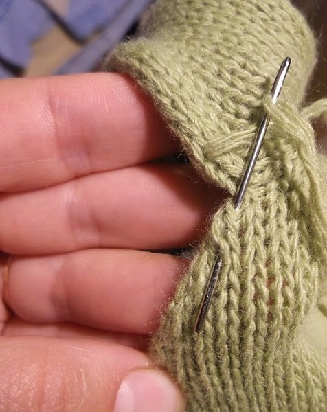 Учимся красиво вшивать рукав в вязанное спицами изделие
