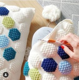 Подушка узором "Попкорн"