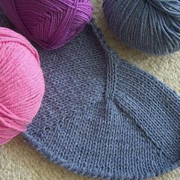 Метод бесшовного вязания изделия с втачным рукавом Contiguous