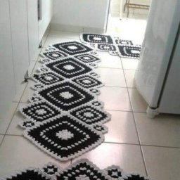 Черно-белый коврик