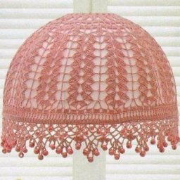 Интересный вариант вязаного абажура