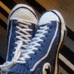 Тапочки в спортивном стиле, вяжем кеды спицами
