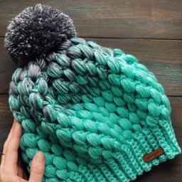 Теплая шапочка объемным узором