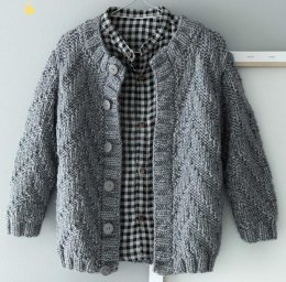 Серый жакет для мальчика, вяжем спицами