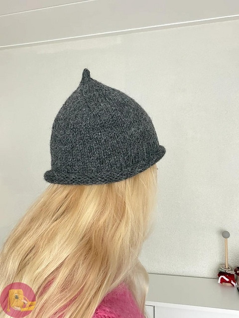 Шaпкa c пипкoй cпицaми из DR&Omicron;&Rho;S Nepal