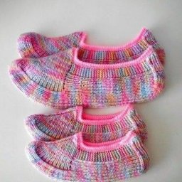 Башмачки-следки на двух спицах