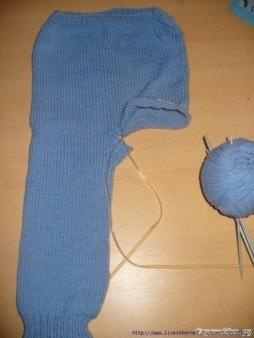 Бесшовные штанишки спицами