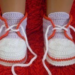 Вяжем крошечные кеды