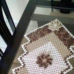 Вяжем необычную салфеточку крючком