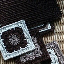 Квадратный мотив крючком