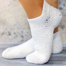 Белые носочки крючком