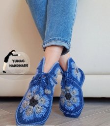 Тапочки из мотивов, связанных крючком