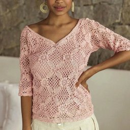 Нежный джемпер из мотивов крючком