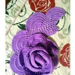 Розочка из вязаной ленты своими руками