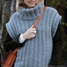 Безрукавка с объемным воротником