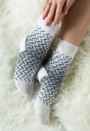 Красивые носки жаккардом спицами