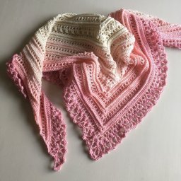 Красивый бактус - украшение для гардероба