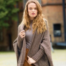 Вяжем стильный кардиган спицами