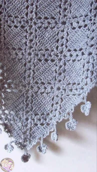 Шаль из мотивов, связанная крючком &mdash; искусство, собранное по кусочкам