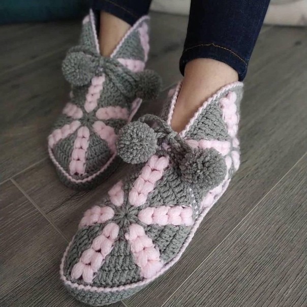 Красивые тапочки из мотивов крючком Красивые тапочки из мотивов крючком