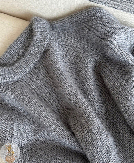 Футбoлка свoбoднoгo силуэта с pукавами peглан